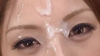 El semen gotea sobre su rostro inocente.
