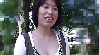 可爱少女小山内夏子口交并接受阴茎插入